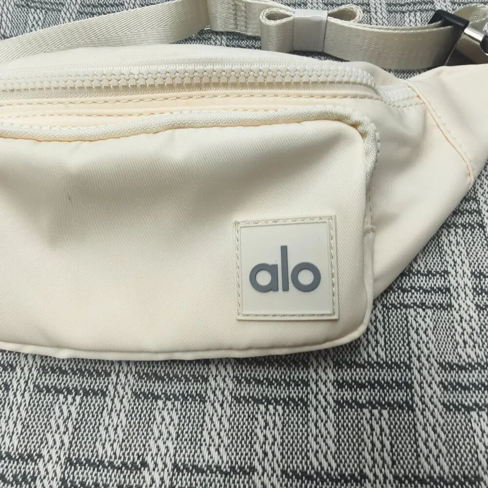 NWT ALO Yoga Explorer Adjustable Waist Pack - Nylon Design